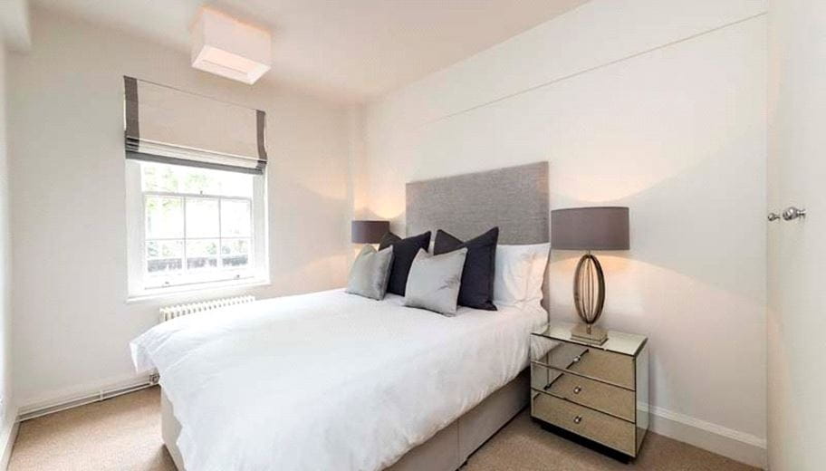 2 bedroom flat, Fulham Road, Chelsea SW3 - Available