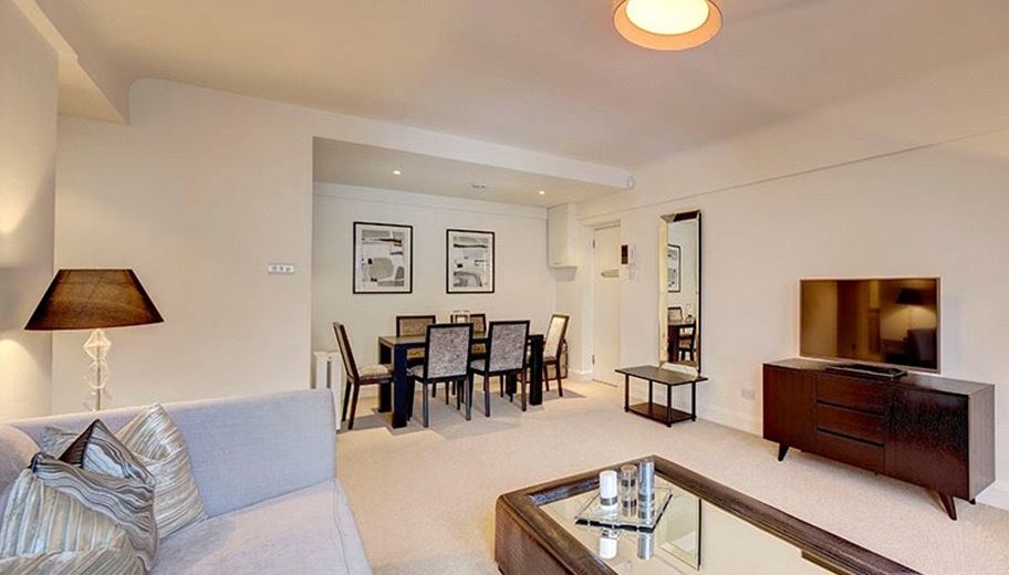 2 bedroom flat, Fulham Road, Chelsea SW3 - Available