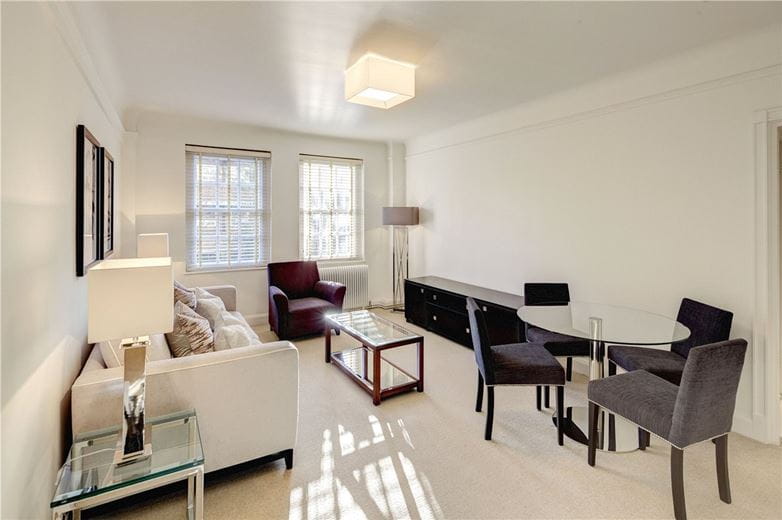 2 bedroom flat, Fulham Road, Chelsea SW3 - Available