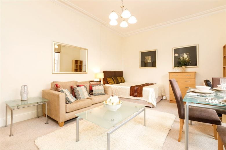  bedroom flat, Ashburn Gardens, South Kensington SW7