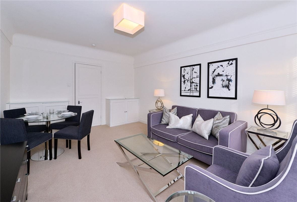 2 bedroom flat, Fulham Road, London SW3 - Available