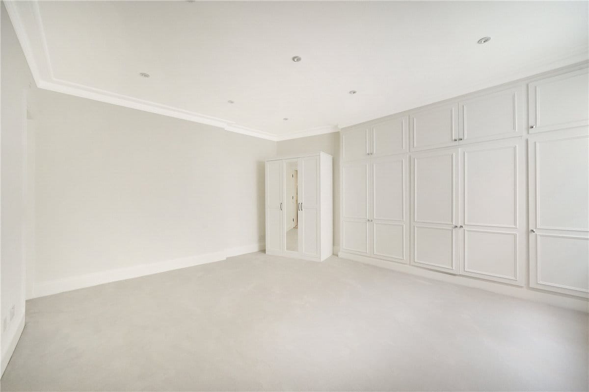 3 bedroom flat, Queens Gate, South Kensington SW7 - Available