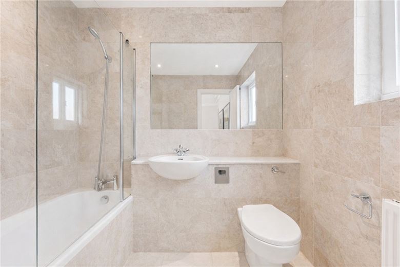 3 bedroom flat, Queens Gate, South Kensington SW7 - Available