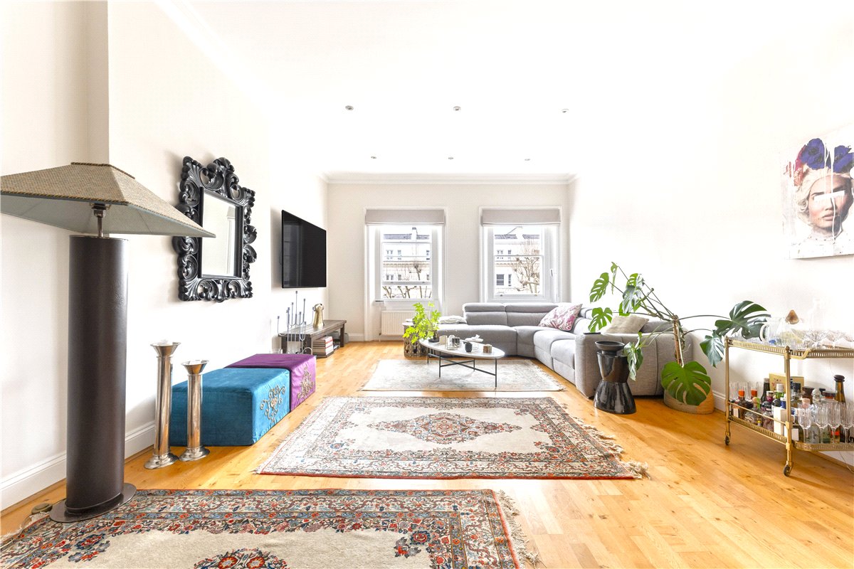 3 bedroom flat, Queens Gate, South Kensington SW7 - Available