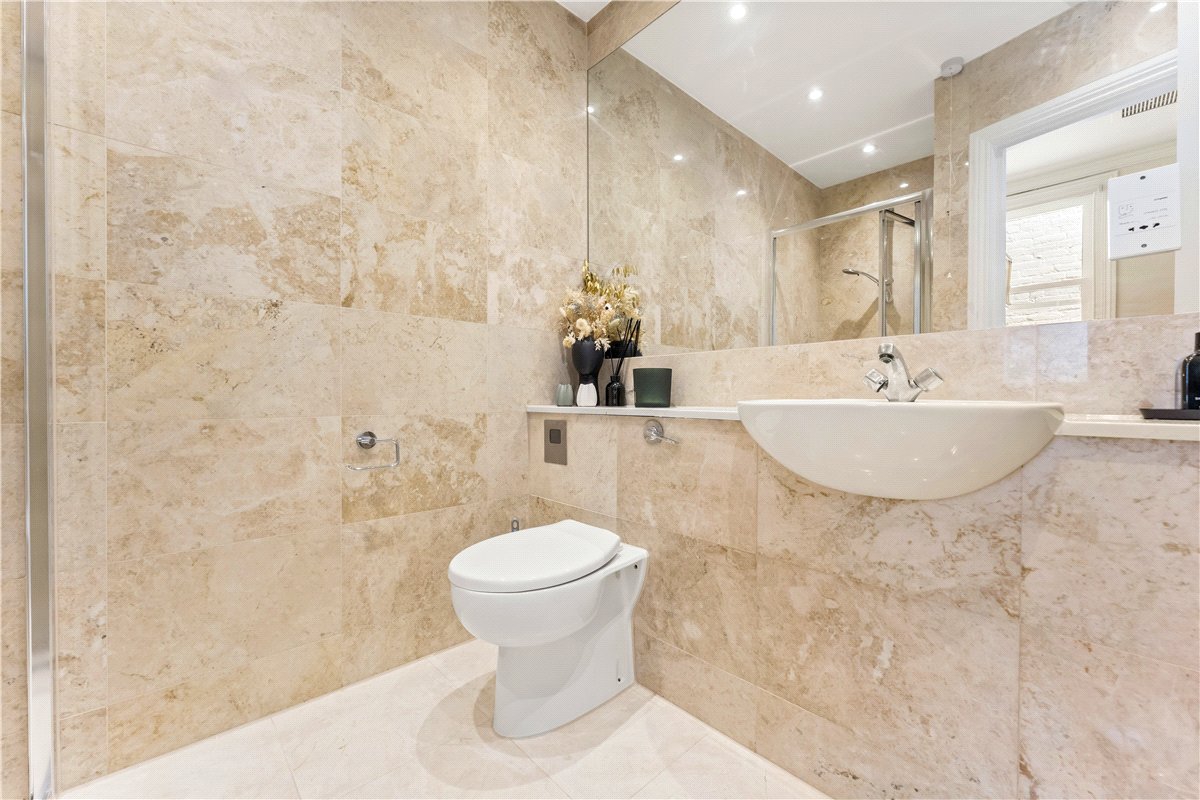 3 bedroom flat, Queens Gate, South Kensington SW7 - Available