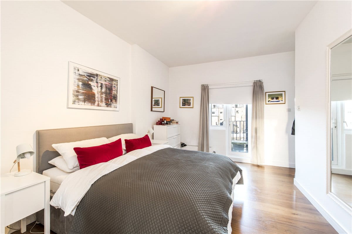 2 bedroom flat, Ovington Square, Knightsbridge SW3 - Available