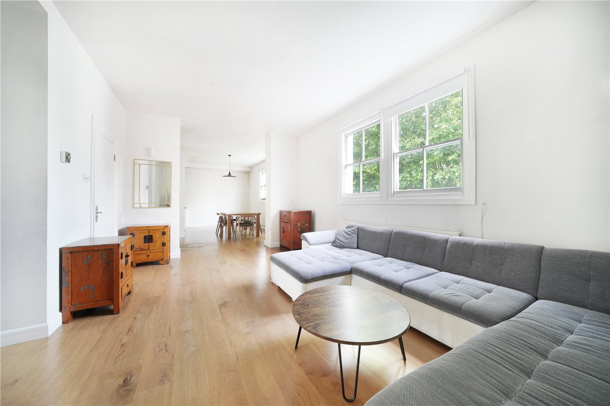 2 bedroom flat, Ovington Square, Knightsbridge SW3 - Available