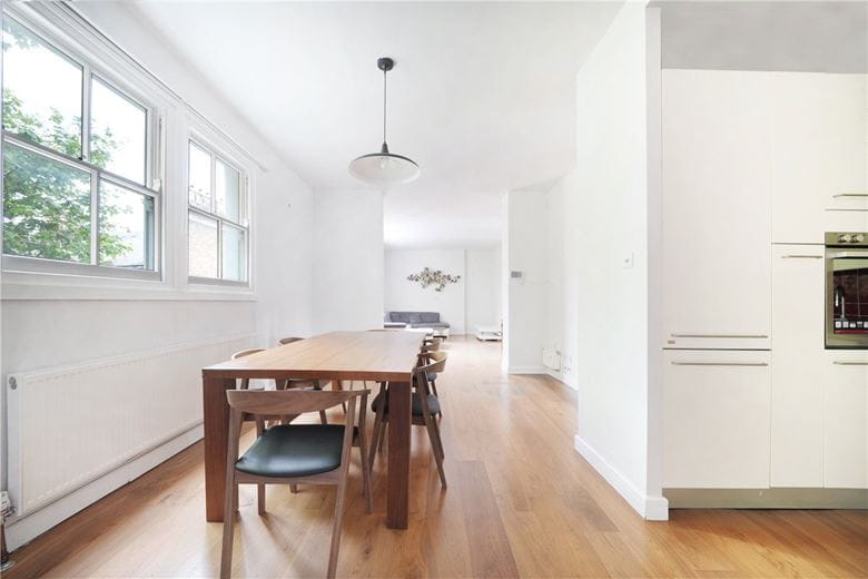 2 bedroom flat, Ovington Square, Knightsbridge SW3 - Available