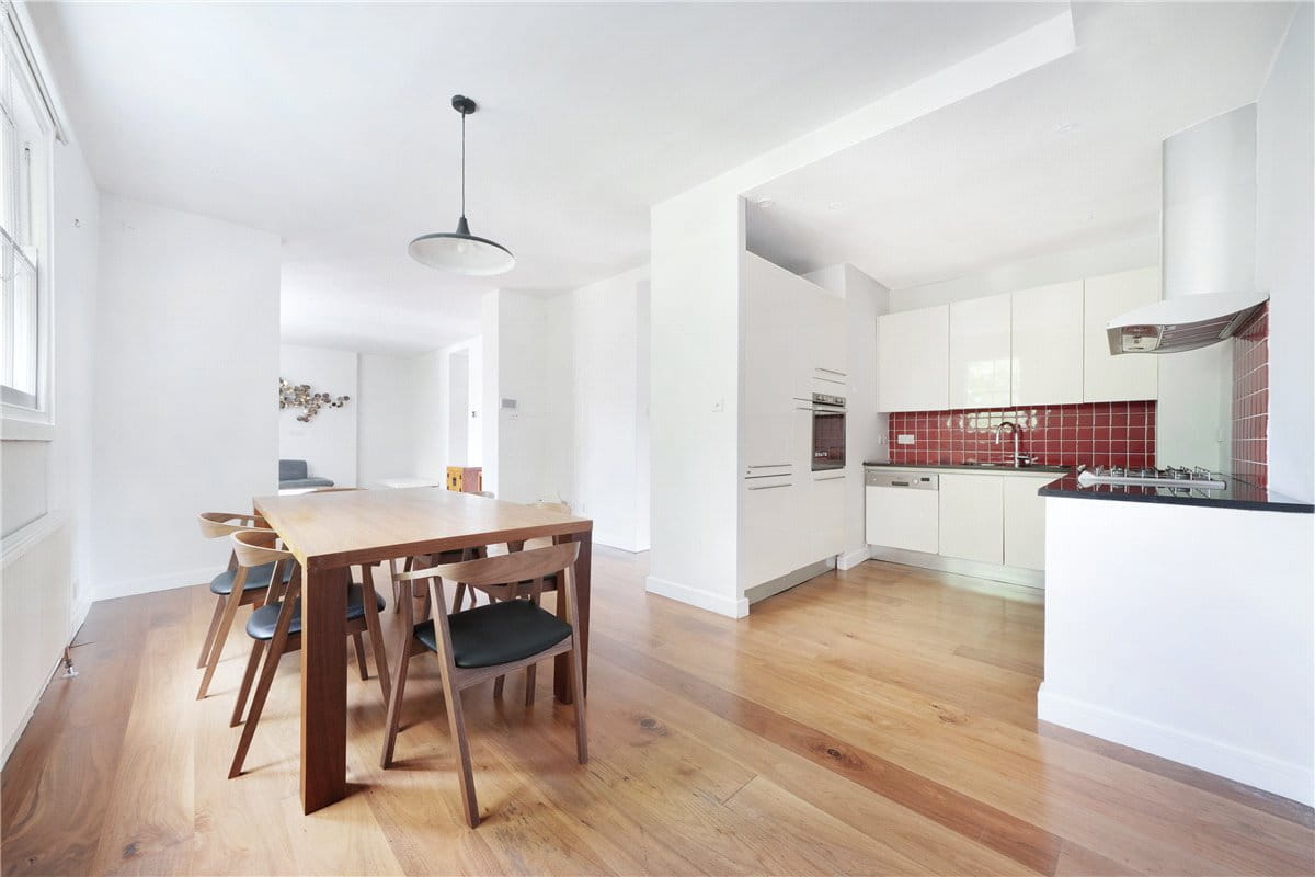 2 bedroom flat, Ovington Square, Knightsbridge SW3 - Available