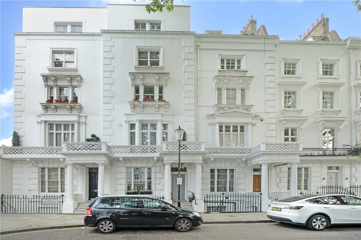 2 bedroom flat, Ovington Square, Knightsbridge SW3 - Available