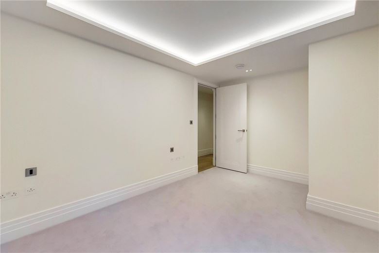 2 bedroom flat, Kensington Gardens Square, W2 - Available