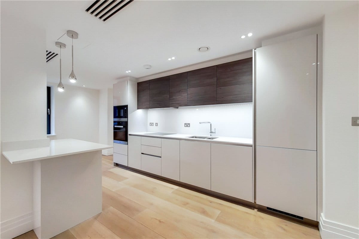 2 bedroom flat, Kensington Gardens Square, W2 - Available