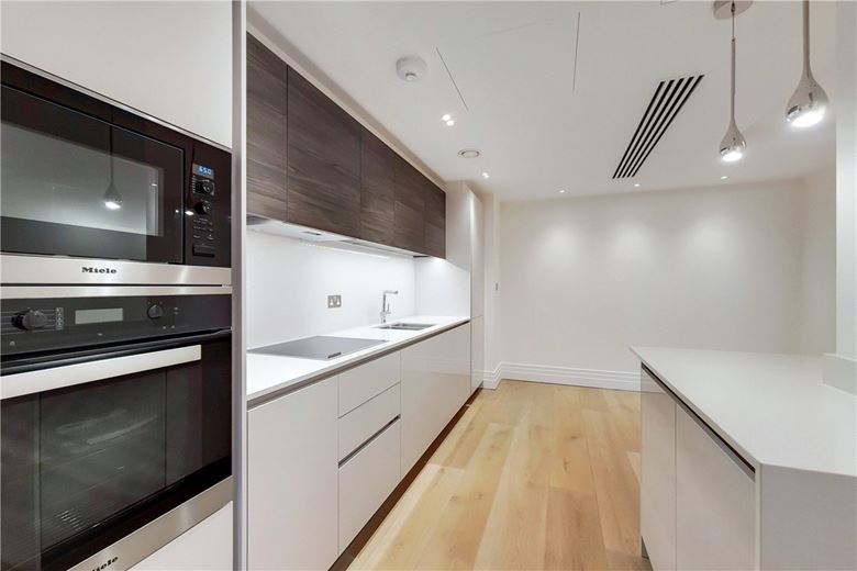 2 bedroom flat, Kensington Gardens Square, W2 - Available