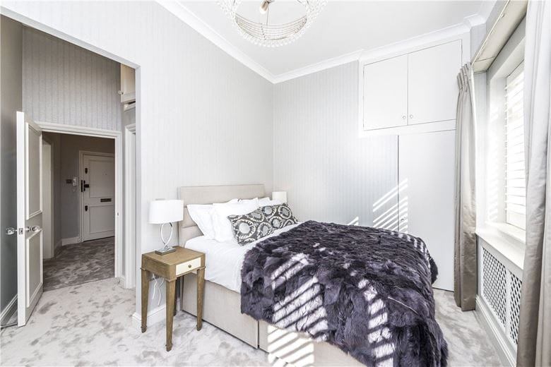 2 bedroom flat, Lennox Gardens, Knightsbridge SW1X