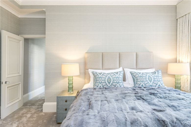 2 bedroom flat, Lennox Gardens, Knightsbridge SW1X