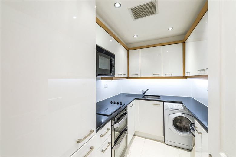 3 bedroom flat, Queens Gate, Kensington SW7 - Available