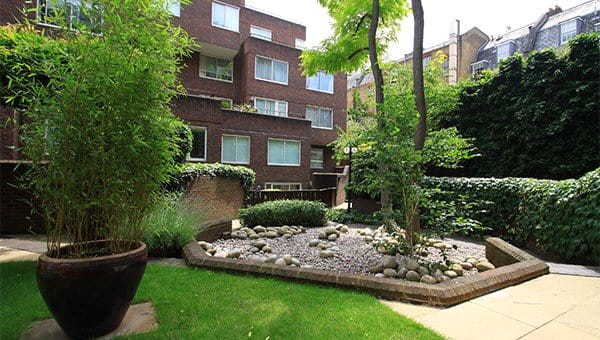 2 bedroom flat, Ebury Street, London SW1W - Available