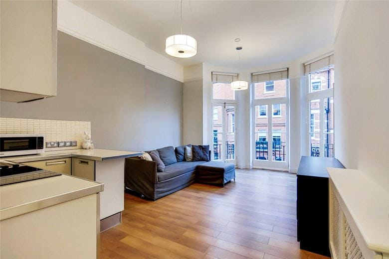 1 bedroom flat, Egerton Gardens, London SW3 - Available