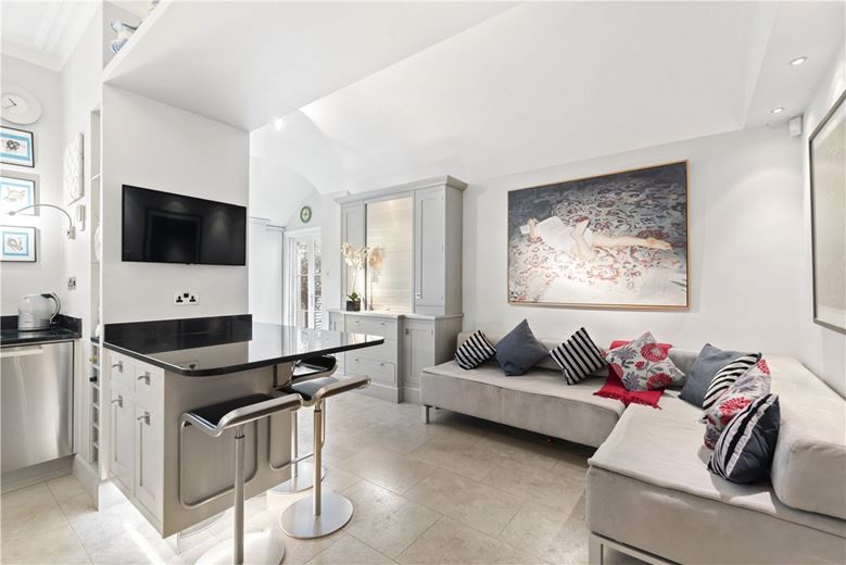 4 bedroom maisonette, Elvaston Place, South Kensington SW7 - Available