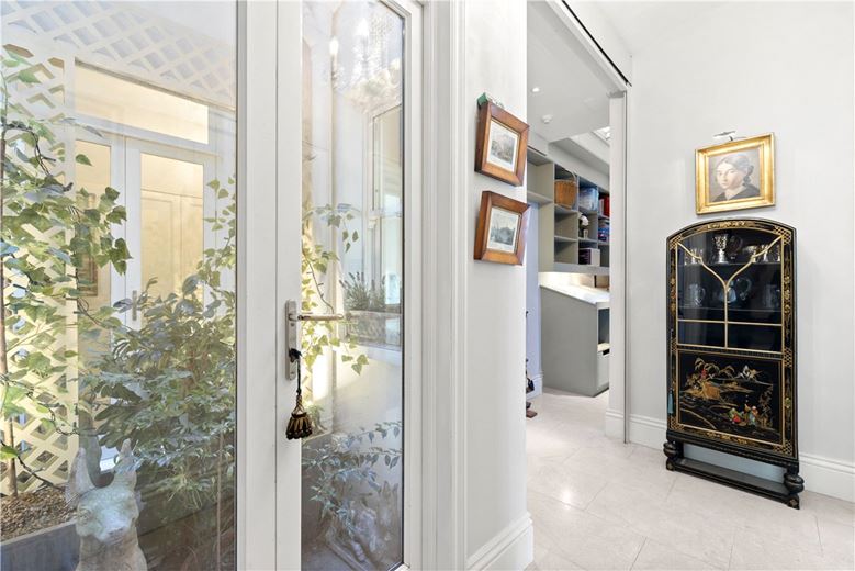 4 bedroom maisonette, Elvaston Place, South Kensington SW7 - Available