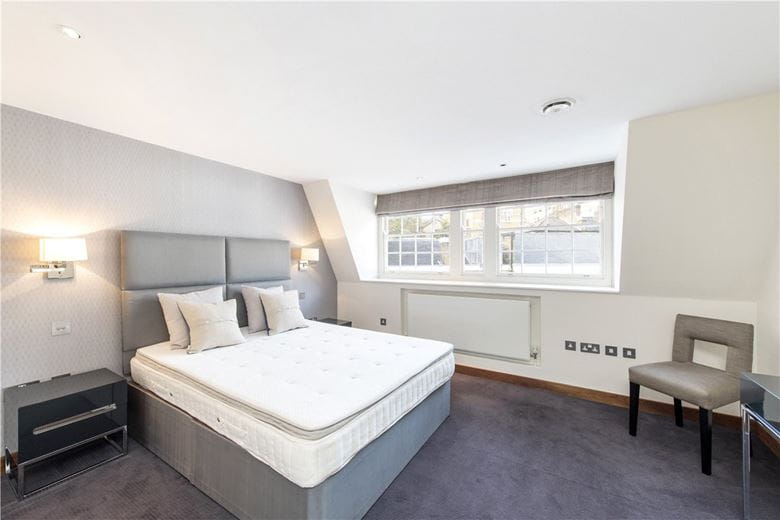 3 bedroom house, Wilton Row, Knightsbridge SW1X - Available