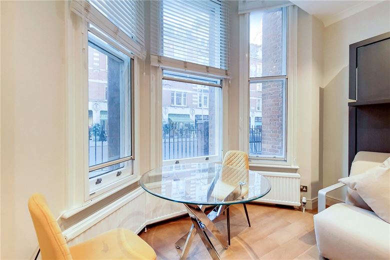  bedroom flat, Egerton Gardens, Knightsbridge SW3 - Let Agreed