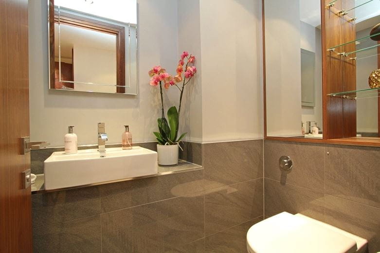 3 bedroom flat, Ennismore Gardens, London SW7 - Available