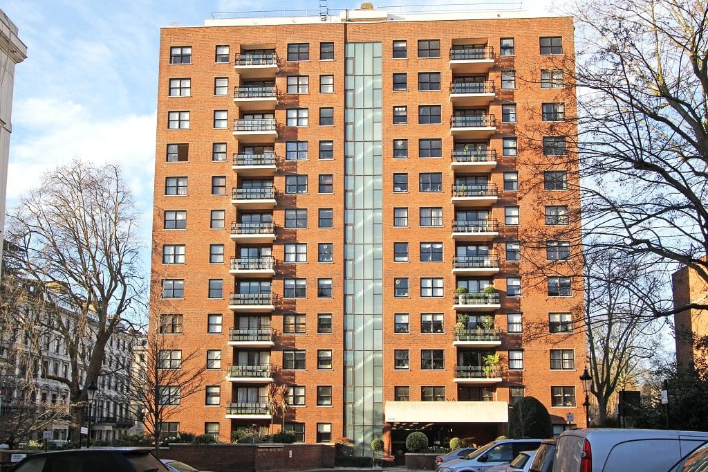 3 bedroom flat, Ennismore Gardens, London SW7 - Available