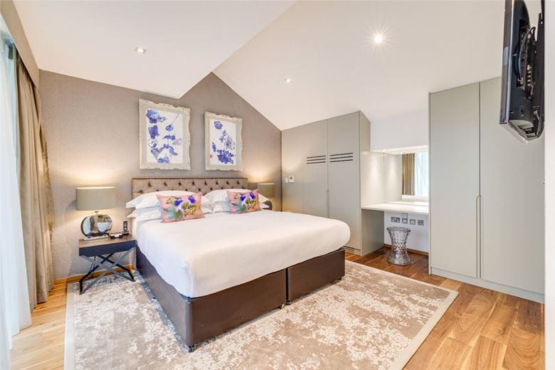 4 bedroom house, Cheval Place, Knightsbridge SW7 - Available
