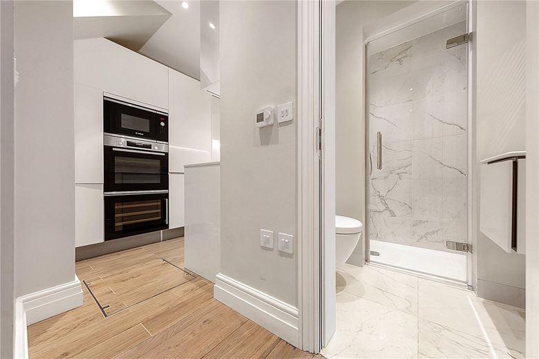  bedroom flat, Queen's Gate, South Kensington SW7