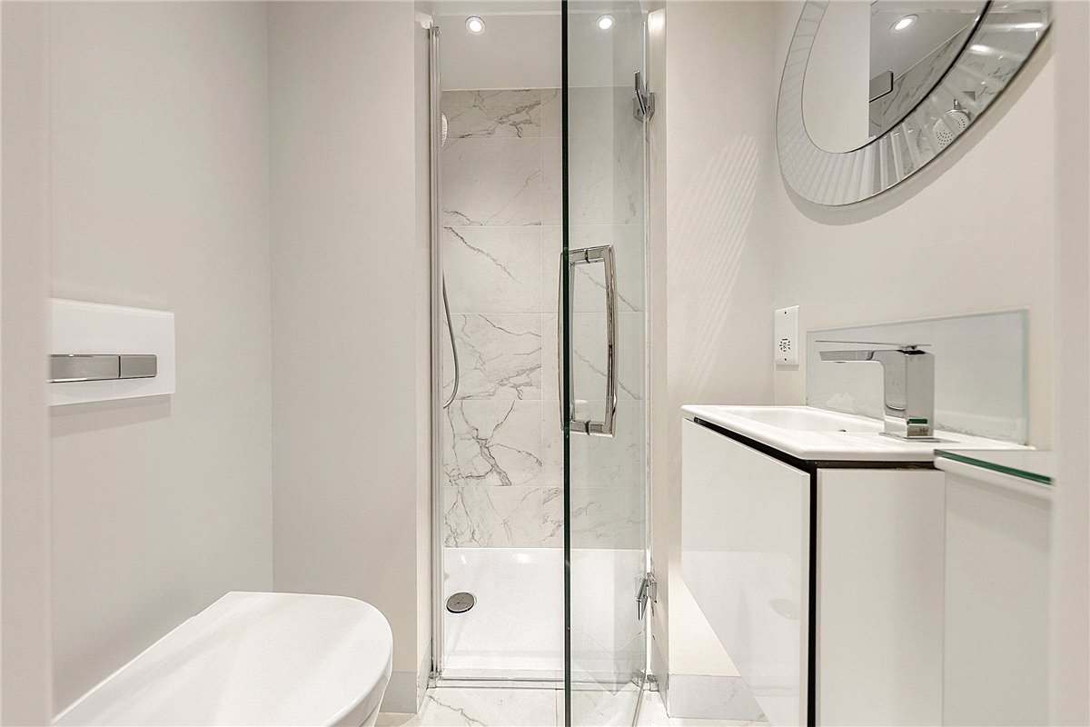  bedroom flat, Queen's Gate, South Kensington SW7