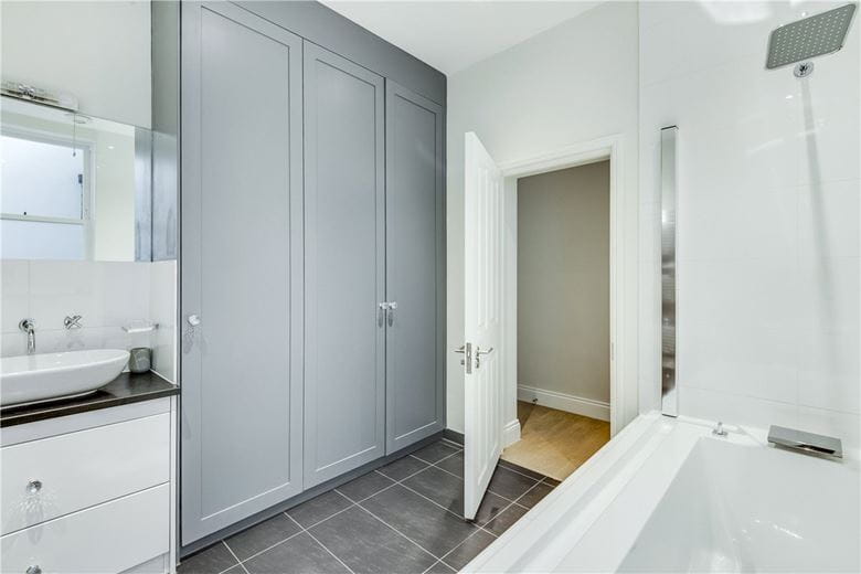 2 bedroom flat, Queen's Gate, South Kensington SW7 - Available