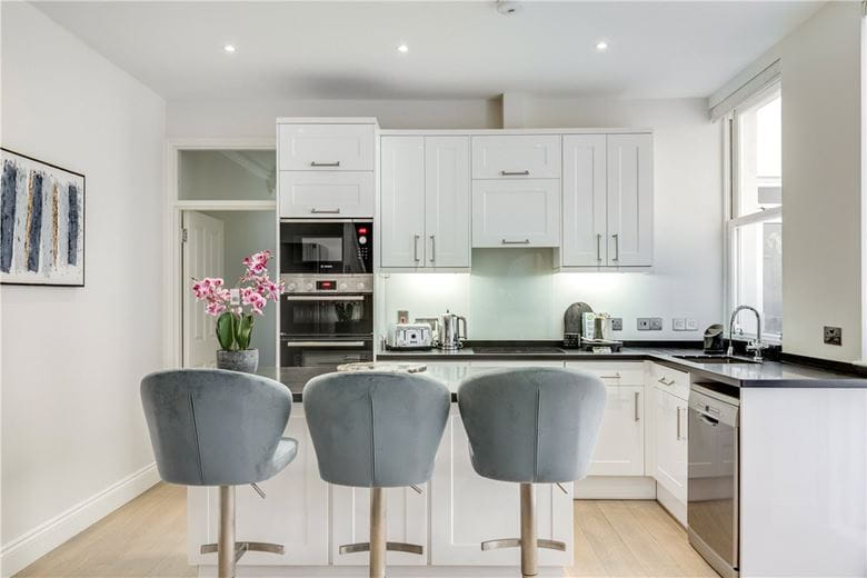 2 bedroom flat, Queen's Gate, South Kensington SW7 - Available