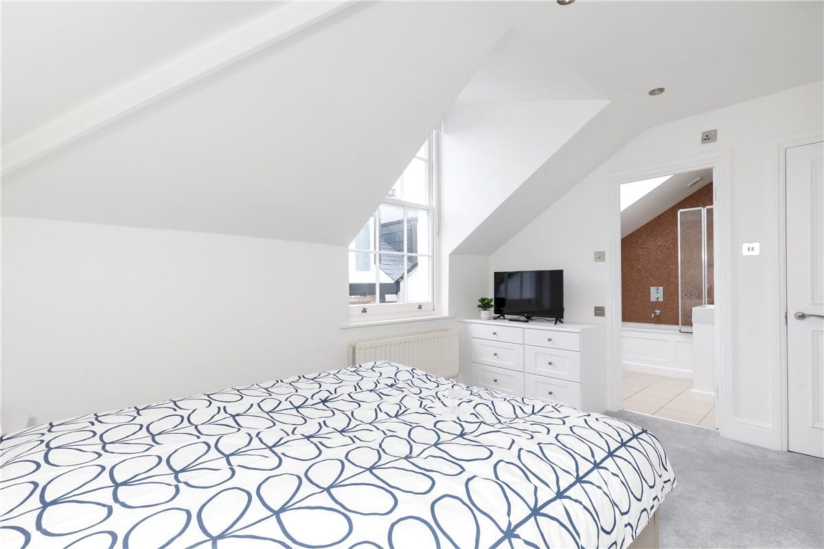 2 bedroom flat, Bolton Gardens, Earls Court SW5 - Available