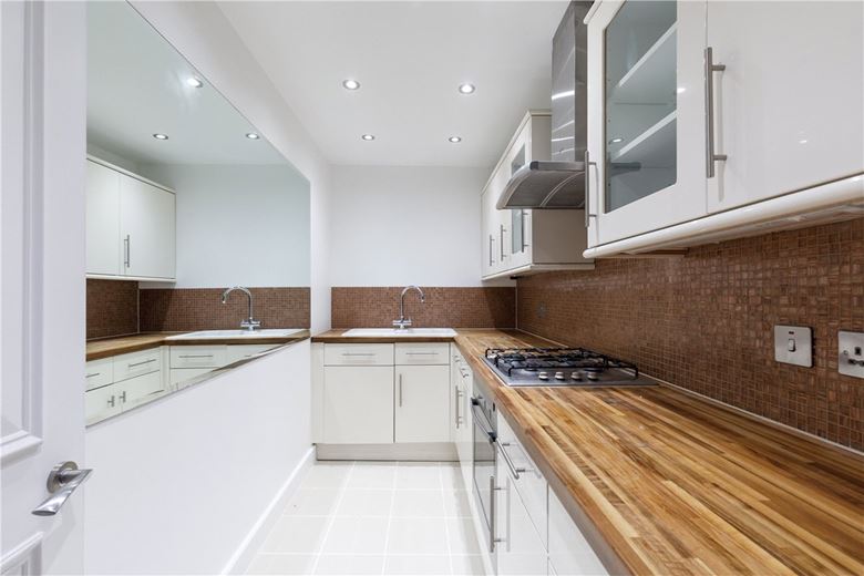 2 bedroom flat, Bolton Gardens, Earls Court SW5 - Available