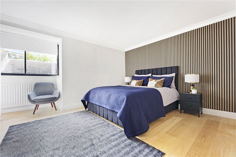 3 bedroom flat, Drayton Gardens, Chelsea SW10 - Available