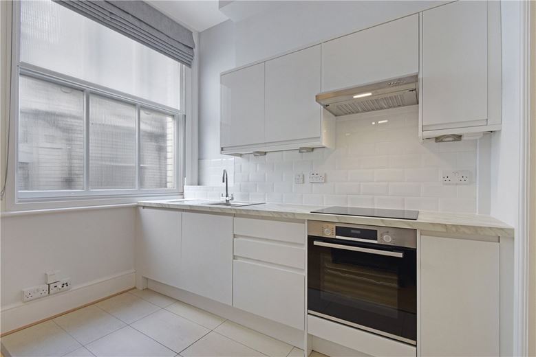  bedroom flat, Egerton Gardens, Knightsbridge SW3 - Available