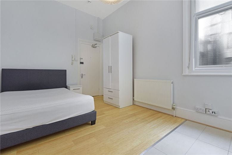  bedroom flat, Egerton Gardens, Knightsbridge SW3 - Available