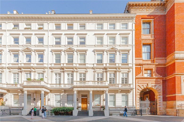 2 bedroom flat, Princes Gate, South Kensington SW7