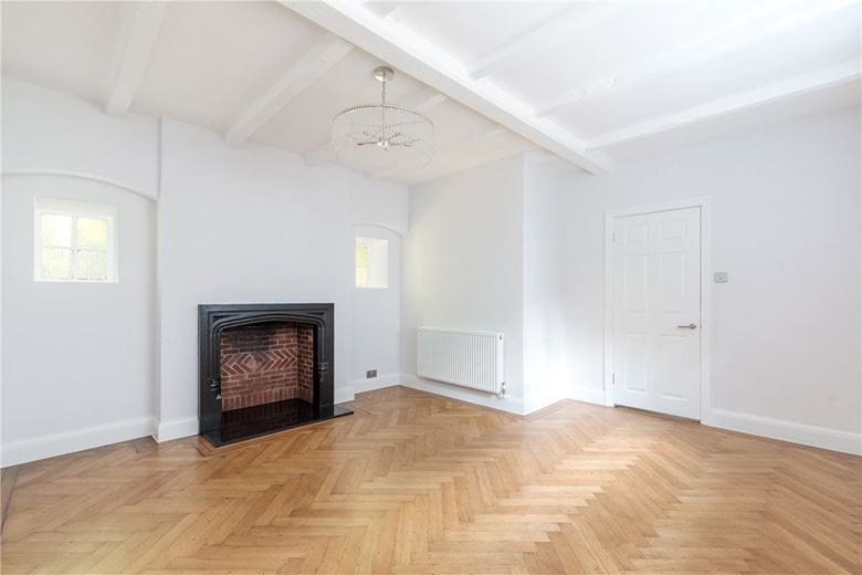 3 bedroom house, Thurloe Close, South Kensington SW7 - Available