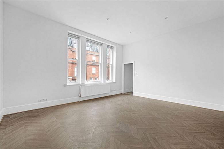 2 bedroom flat, Egerton Gardens, Knightsbridge SW3 - Available