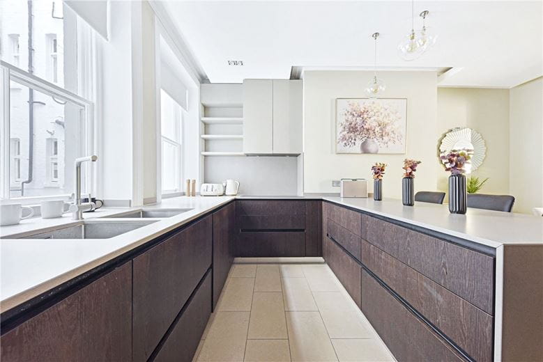 5 bedroom flat, Drayton Gardens, Chelsea SW10 - Available