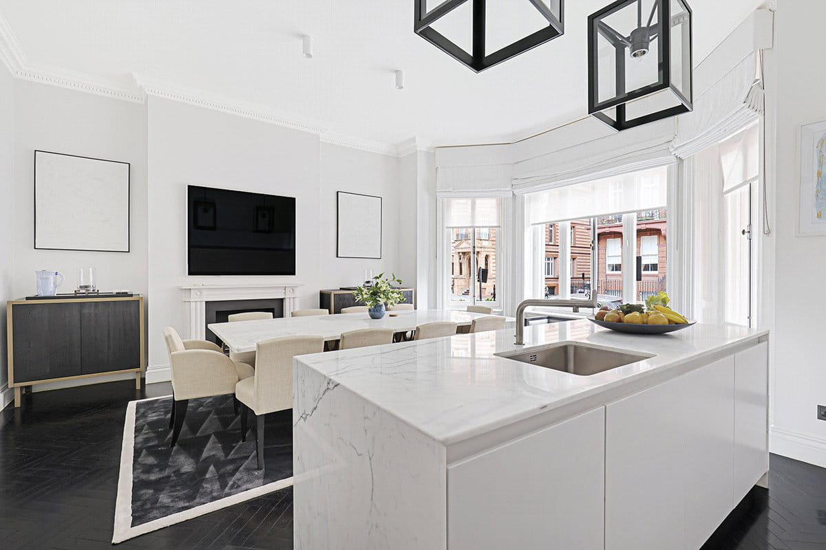 3 bedroom flat, Pont Street, Knightsbridge SW1X - Available