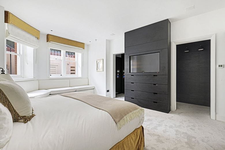 3 bedroom flat, Pont Street, Knightsbridge SW1X - Available