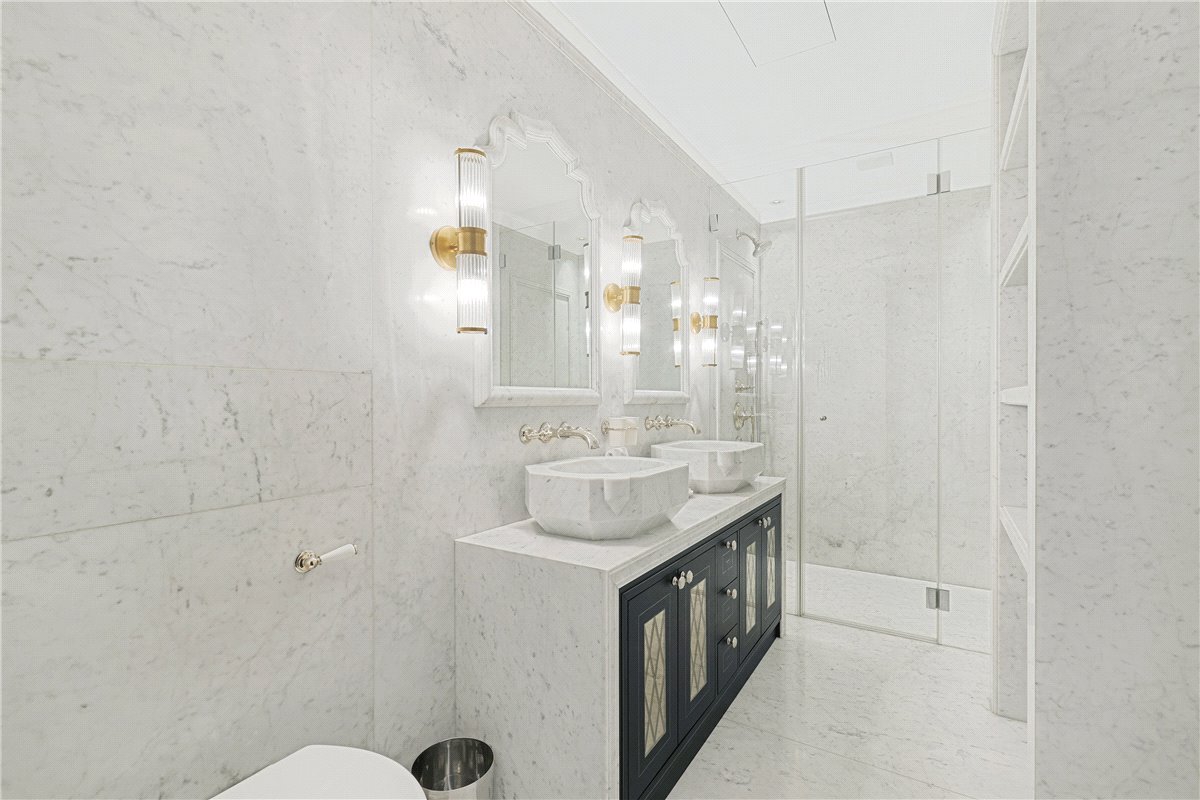 3 bedroom flat, Pont Street, Knightsbridge SW1X - Available