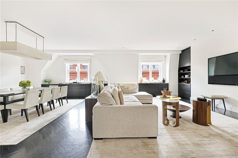 3 bedroom flat, Pont Street, Knightsbridge SW1X - Available