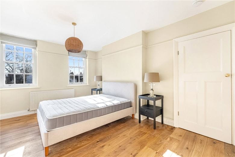 1 bedroom flat, Mallord Street, Chelsea SW3 - Available