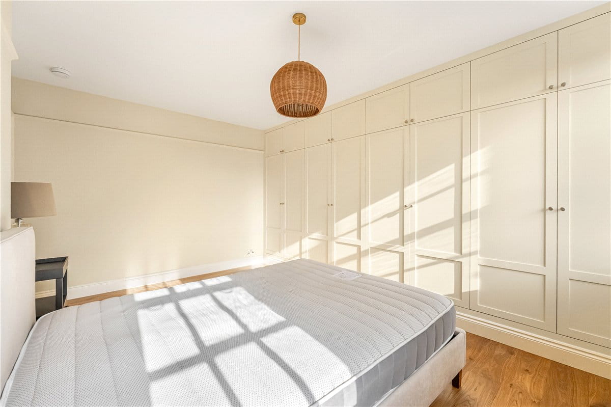 1 bedroom flat, Mallord Street, Chelsea SW3 - Available