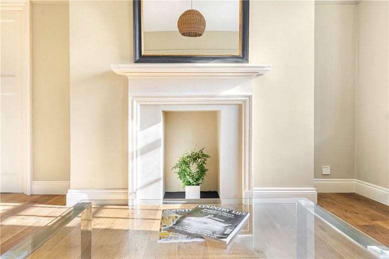 1 bedroom flat, Mallord Street, Chelsea SW3 - Available