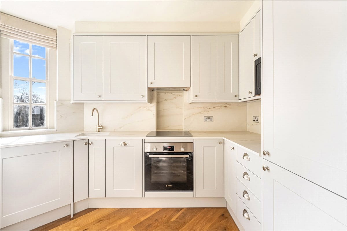 1 bedroom flat, Mallord Street, Chelsea SW3 - Available